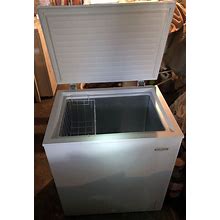 Holiday 5-Cu Ft Chest Freezer Model LCM050LC (White) - Used