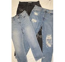 Womens 3Pc Clothing Bundle Size 28 - 29 - Hollister - Forever 21 JEANS!!