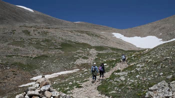 Colorado lawmakers advance bill to allow access to 14ers on private land