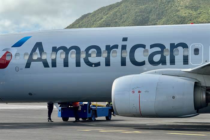 American Boeing 737 St. Kitts SKB Airport