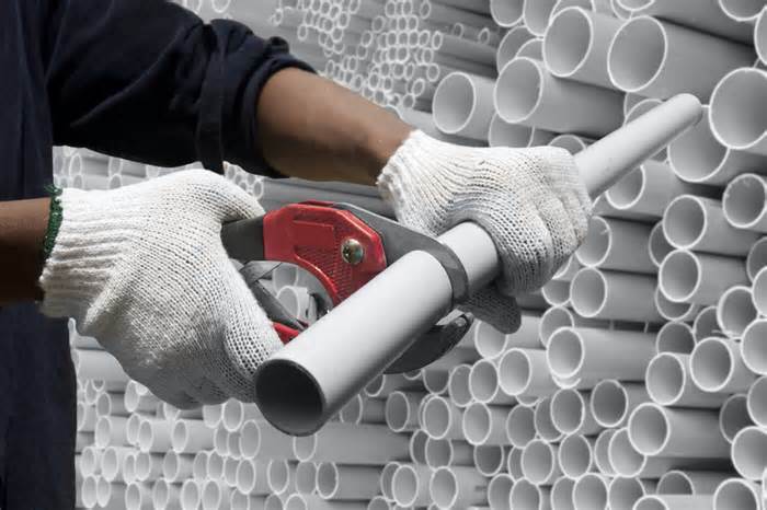 Handyman’s Brilliant PVC Pipe Hack Keeps Garage Immaculately Organized