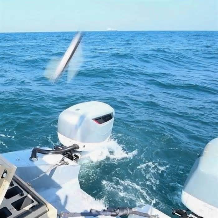 The unmanned system fixed on the target boat.