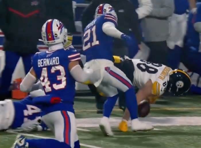 NFL Officials Are Getting Crushed For Botched Call in Steelers-Bills