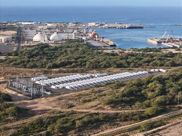 The Plus Power Kapolei Energy Storage facility, located on eight acres of land in Kapolei on Oahu 20 miles west of Honolulu. The battery helped replace the island’s coal-fired plant which closed in 2022. It was turned on just before Christmas of 2023 and fully operation in January 2024.