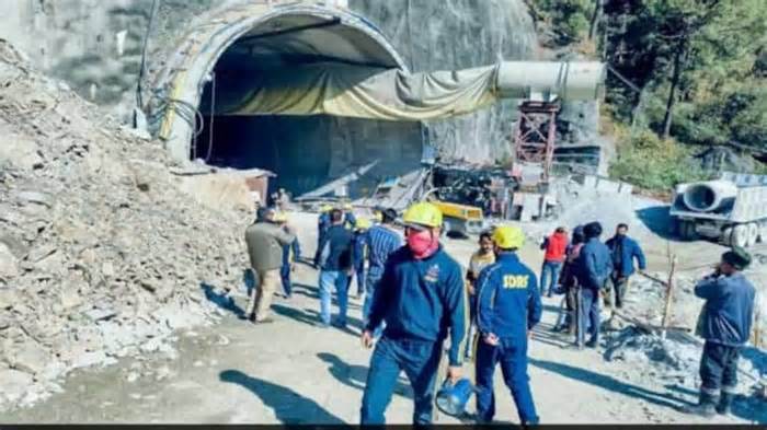 Uttarkashi tunnel rescue operation live: 41 Workers stuck in tunnel stable, basic supplies sent, advanced machinery en route