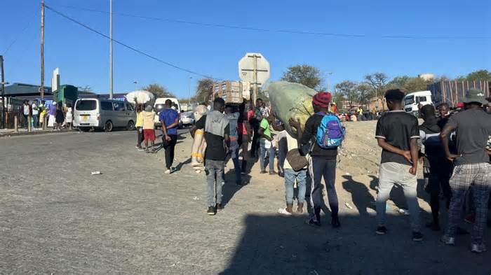Straßenszene aus Musina, dem „Warenlager“ für Simbabwe