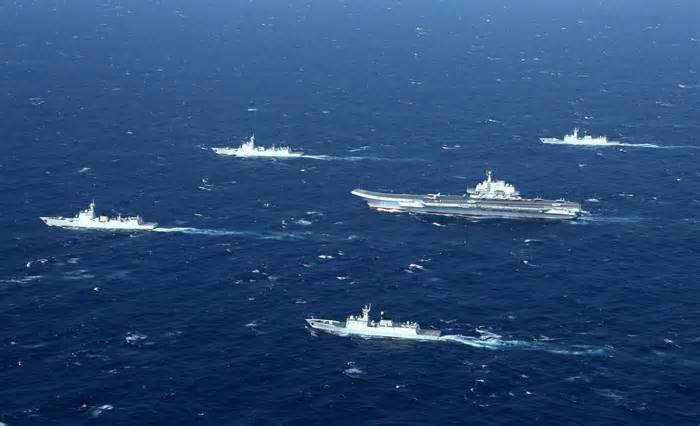 Chinese Nay Sails Through South China Sea