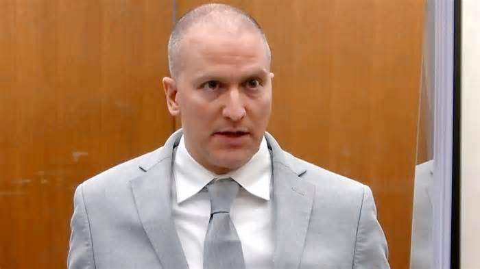 Derek Chauvin in court