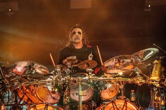 Slipknot drummer Jay Weinberg (pictured), who succeeded the band's original drummer Joey Jordison, is parting ways with the heavy metal group.