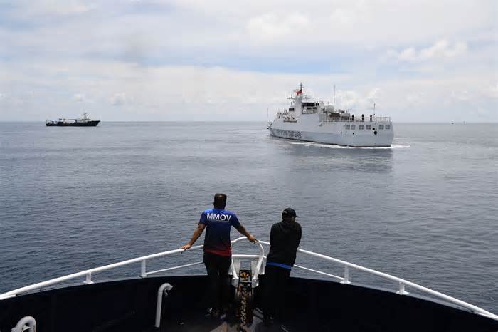 Philippine Government Personnel Watch China Coast Guard
