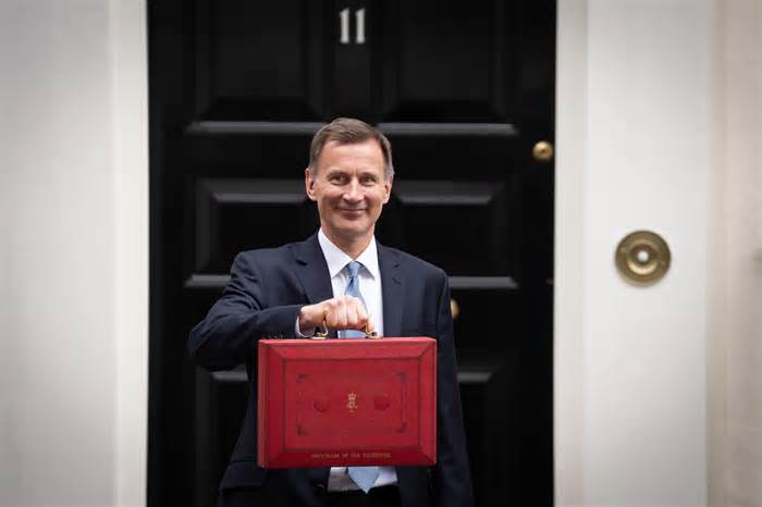 Jeremy Hunt considers full state pension triple lock boost in Autumn Statement