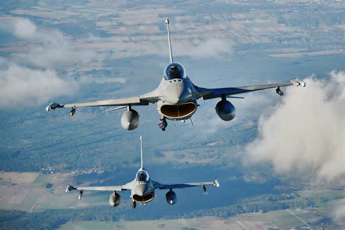 NATO F-16s operate above central Poland 2022