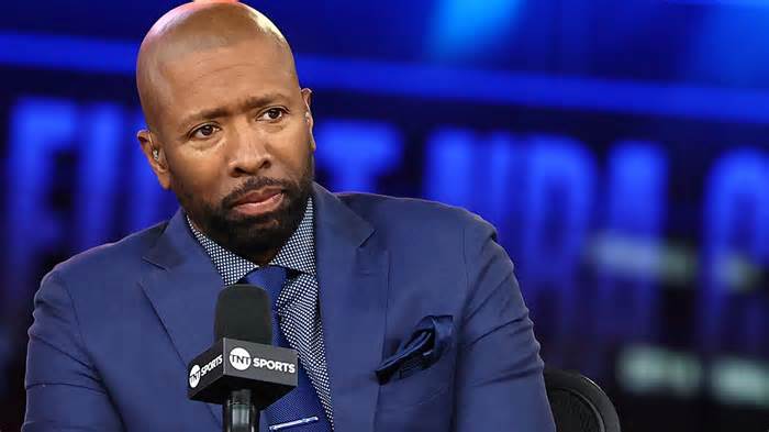 Kenny Smith, looks on before the game between the New Orleans Pelicans and Los Angeles Lakers as part of the 2023 NBA In-Season Tournament on December 7, 2023 at T-Mobile Arena in Las Vegas, Nevada.