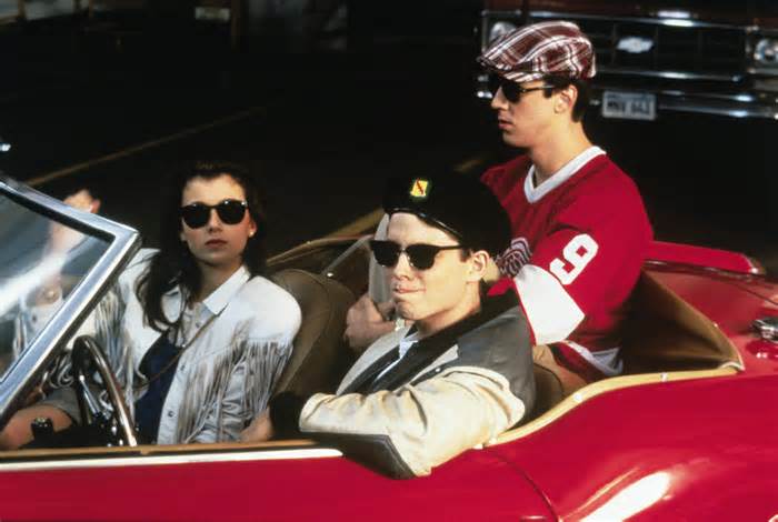 FERRIS BUELLER'S DAY OFF Year: 1986 Personalities: Mia Sara, Matthew Broderick and Alan Ruck in a scene from the motion picture FERRIS BUELLER'S DAY OFF. HANDOUT Credit: Paramount (Via OlyDrop)