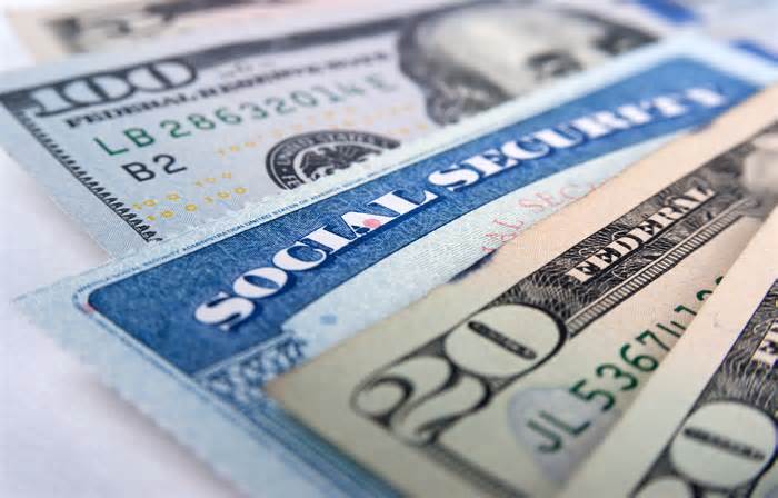 Here's the Average Social Security Benefit at Ages 62 and 67