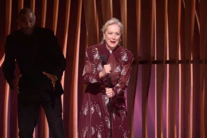 Meryl Streep collides with the mic at the 2024 SAG Awards