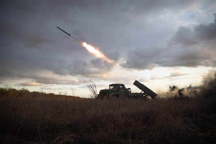 Ukrainian MLRS firing close to Bakhmut Donetsk