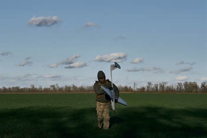 Ukrainian soldier carries a drone