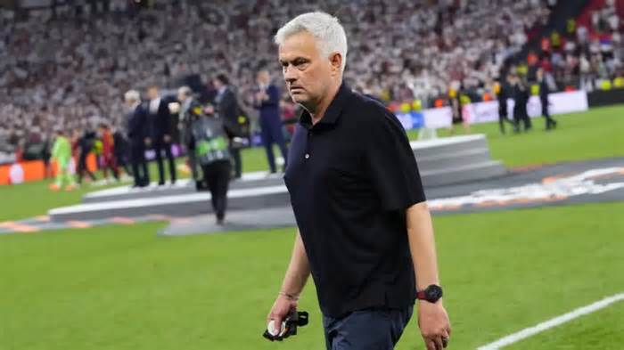Mourinho recriminó su salida de la Roma a los jugadores: ''Cuando sean hombres, me lo devuelven''