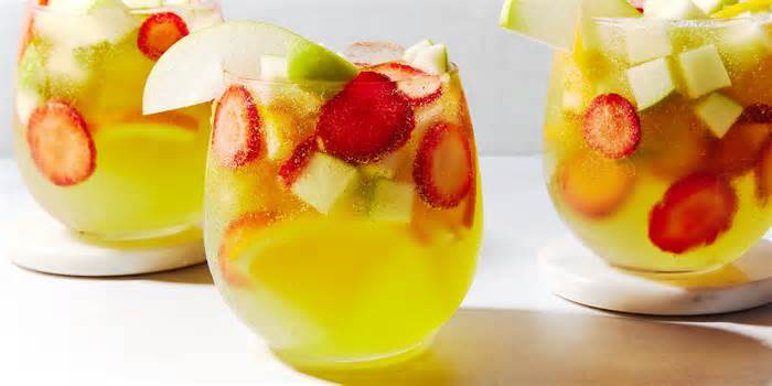 30 Thanksgiving Punch Recipes Perfect For Everyone In Your Thanksgiving Crowd