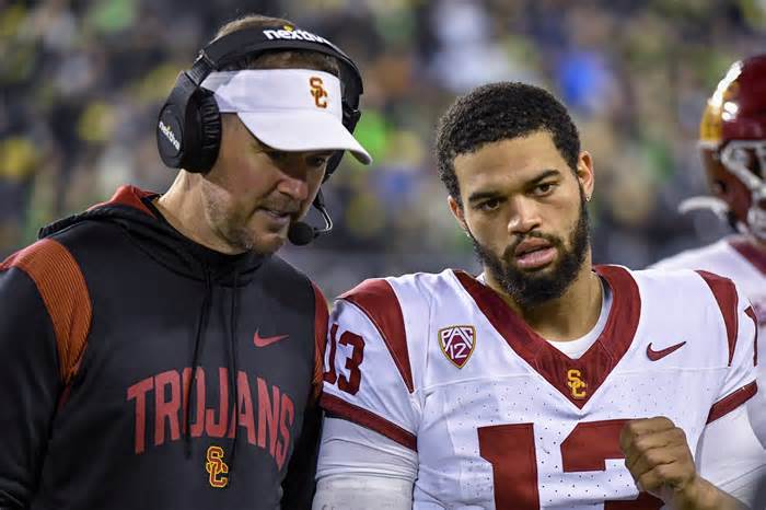 Southern California coach Lincoln Riley and quarterback Caleb Williams (13) confer during the first half of the team's NCAA college football game against Southern California on Saturday, Nov. 11, 2023, in Eugene, Ore. (AP Photo/Andy Nelson)