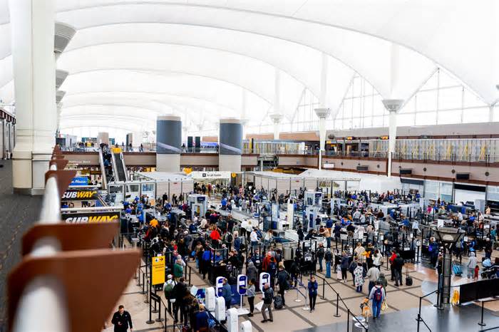 The 5 US airports with the longest walks to the gate — and the 5 airports with the shortest
