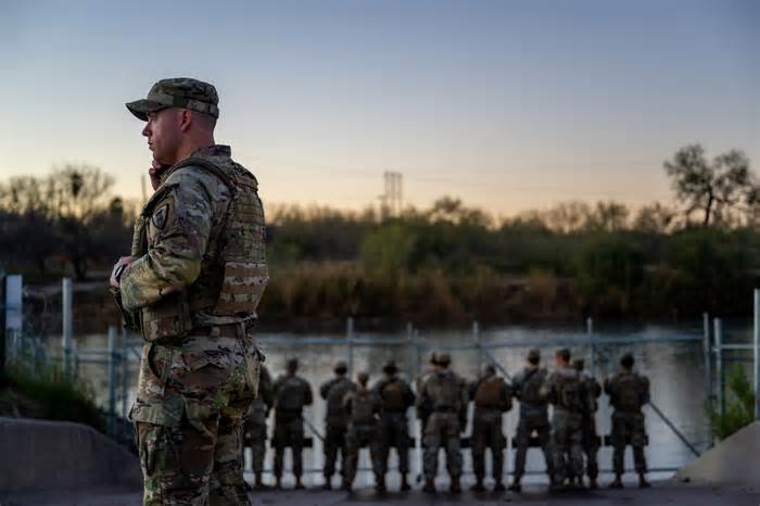 Border agents at Shelby Park Texas