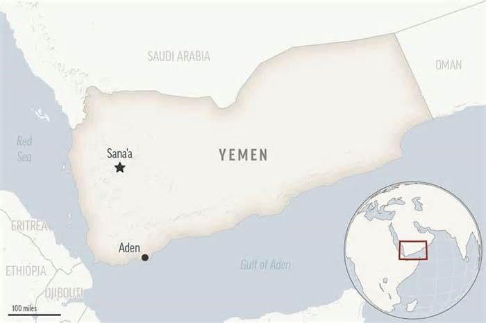 Les rebelles houthis du Yémen tirent un missile vers un destroyer américain