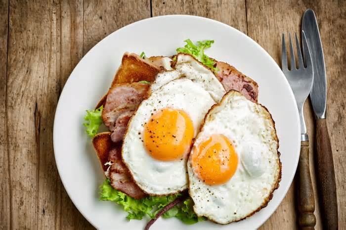 Whip up 'delicious' fried eggs in just 40 seconds (stock image)