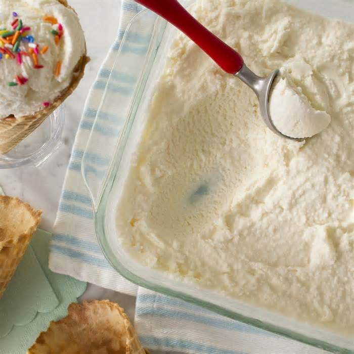 Homemade-Vanilla-Ice-Cream_EXPS_SDJJ17_4799_B02_14_6b-1
