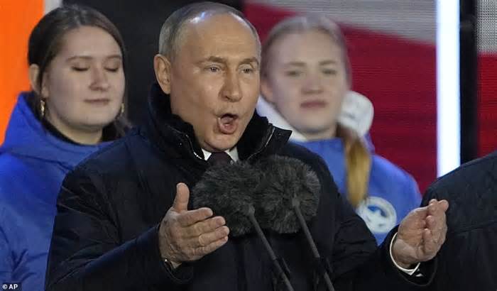 Putin hails the 'return' to Russia of annexed Ukrainian land