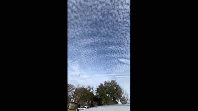 Rare cloud phenomenon opens up in Florida sky Thumbnail