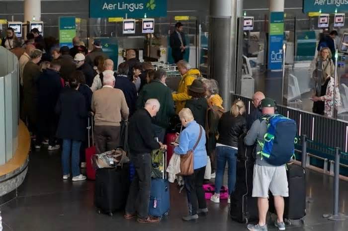 Members of the public at Dublin Airport, Dublin