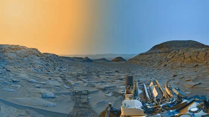 This is how a day looks on Mars: Curiosity rover sends video from dawn to dusk