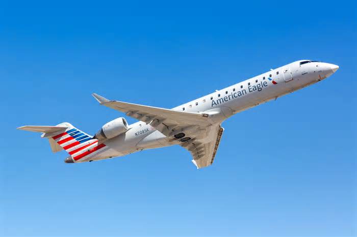 American Airlines Regional Jet Declares Emergency During Final Descent Into Washington