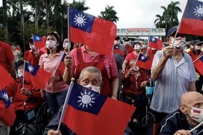 Residents and caretakers at Taoyuan Veterans Home wave Taiwanese flags while celebrating National Day in Taoyuan, Taiwan October 10, 2023. (Reuters)