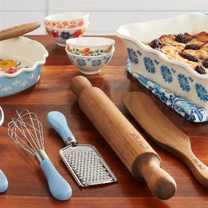Walmart is practically giving away a Pioneer Woman baking set during its early Black Friday sale