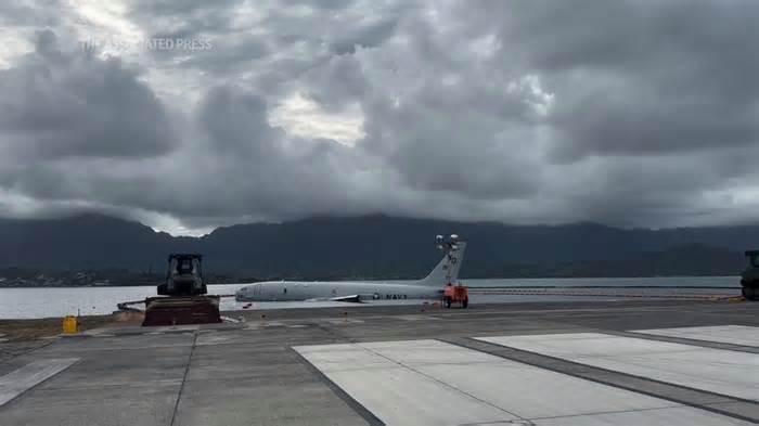 US Navy removes fuel from plane in Hawaii bay
