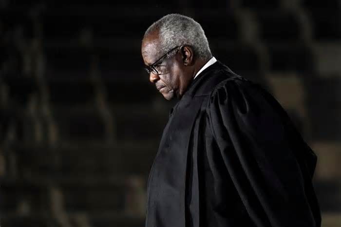 Calmes: Clarence Thomas has a chance to do the right thing by recusing himself on Trump's immunity claim. Will he?