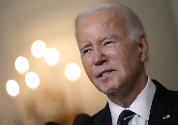 Biden faces pressure from Democrats on Iran