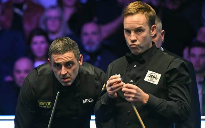Ronnie O'Sullivan and Ali Carter during the Masters final at Alexandra Palace