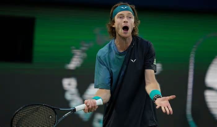 Andrey Rublev defaulted in Dubai