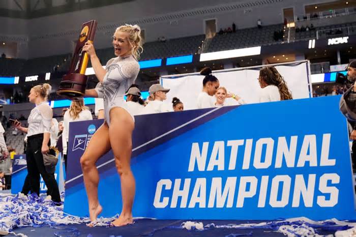 Olivia Dunne hoists first-place trophy at NCAA Women's National Championship