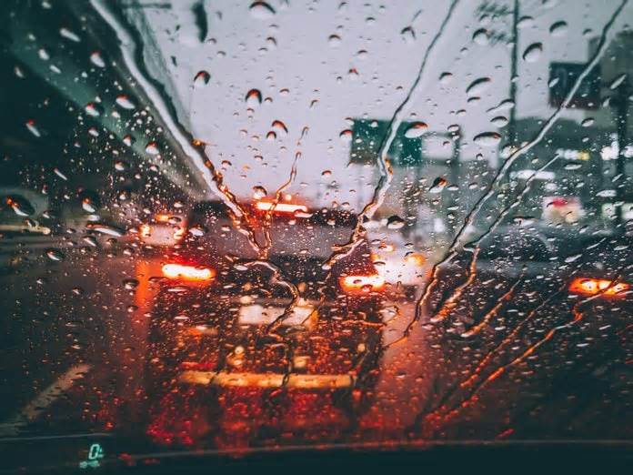 rain-drops-on-vehicle-windshield-1765286