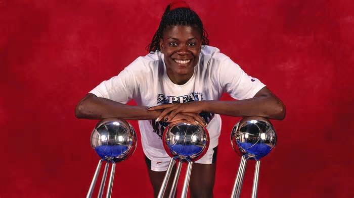 Sheryl Swoopes of the Houston Comets poses for a portrait during Game Three of the 1999 WNBA Finals on September 5, 1999 at the Compaq Center in Houston, Texas.