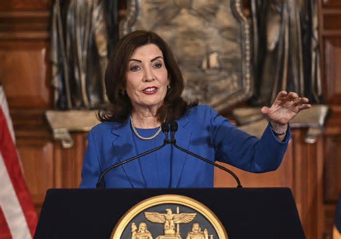 N.Y. Gov. Hochul says reported migrants who attacked NYPD officers in Times Square should be deported