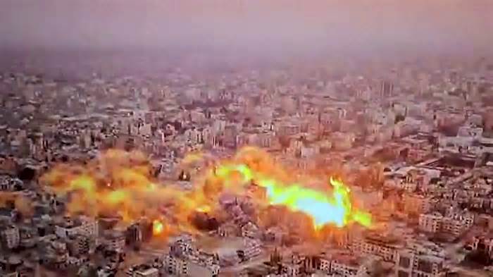 Huge explosion snakes across city as 'Hamas tunnels are destroyed' by Israeli military
