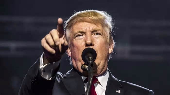 Ex-Senior Trump Official Calls Trump a Traitor and “Clear and Present Danger”