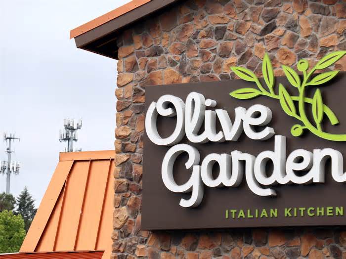 High-income Americans rarely mix with poorer people. Restaurants like Applebee's and Olive Garden are the exception.