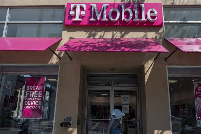 t-mobile-stores-ahead-of-earnings-figures